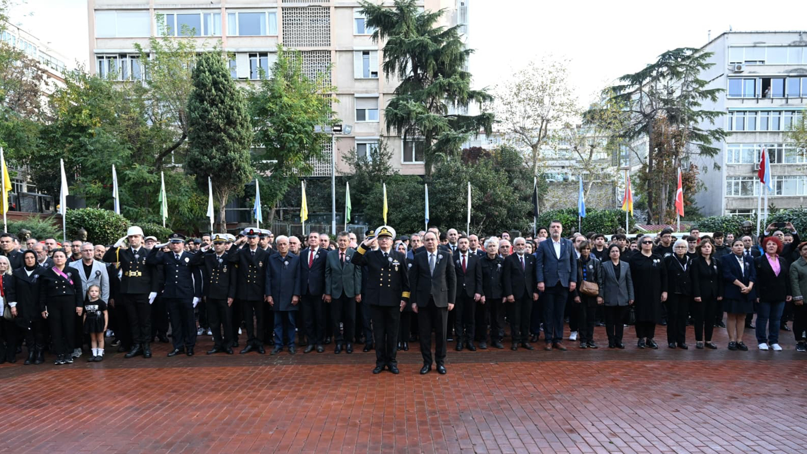 BÜYÜK ÖNDER ATATÜRK ŞİŞLİ'DE DÜZENLENEN TÖRENLE ANILDI