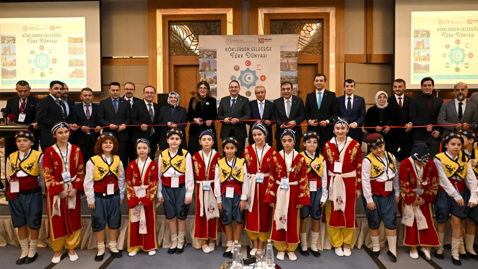 ŞİŞLİ’DE “KÖKLERDEN GELECEĞE TÜRK DÜNYASI” ETKİNLİĞİ DÜZENLENDİ