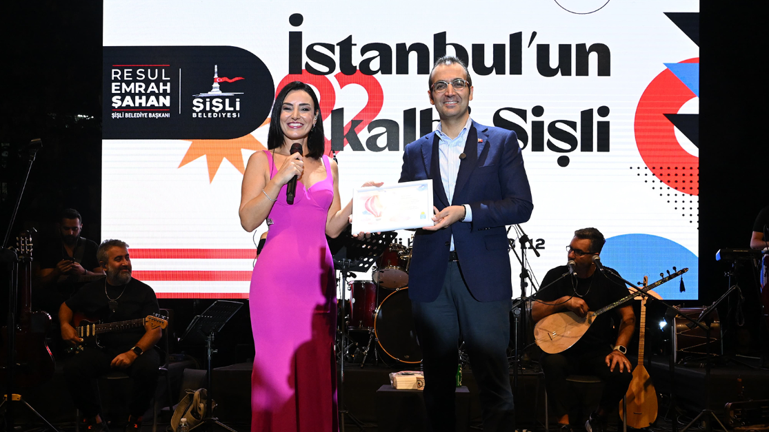 FERİKÖY KENT PARKI’NDA SEVCAN ORHAN’DAN MUHTEŞEM KONSER